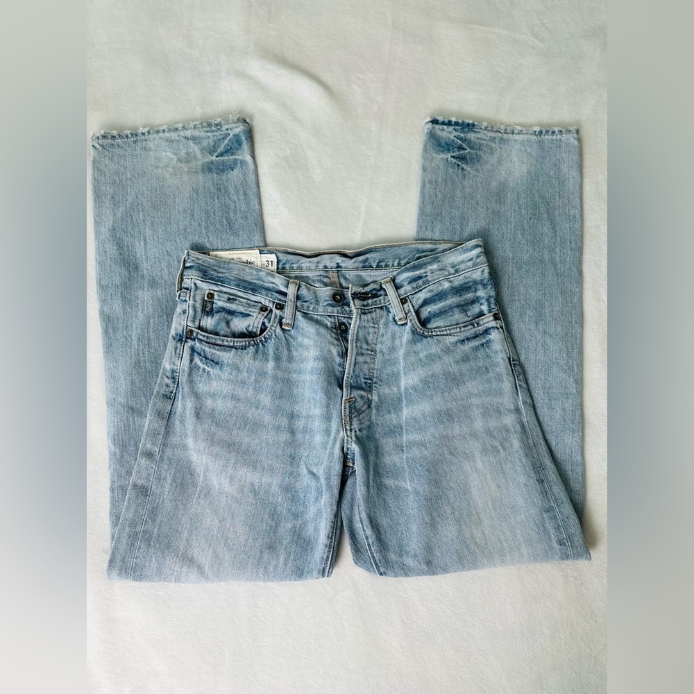 Abercrombie & Fitch Men's Light Wash Straight Cut Jeans Size 31”x 32” - Picture 3 of 11
